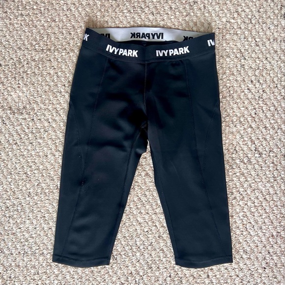 IVY PARK “I” Low Rise Capri Leggings - Picture 1 of 4